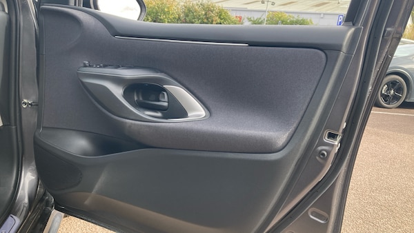 Used Toyota Yaris 2022 for sale - 76255253: Photo 43
