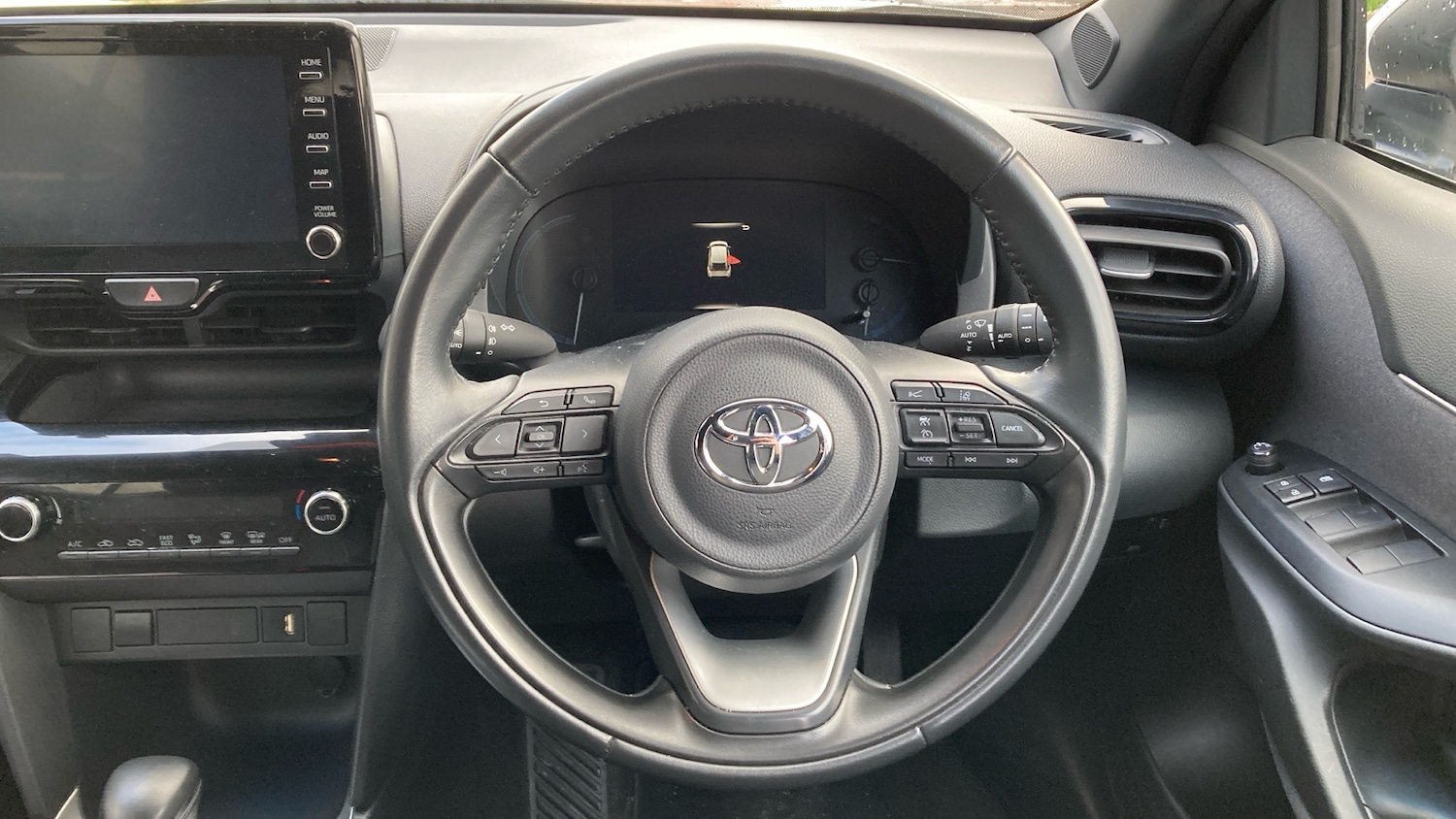 Used Toyota Yaris Cross 2022 for sale - 76653113: Photo 8
