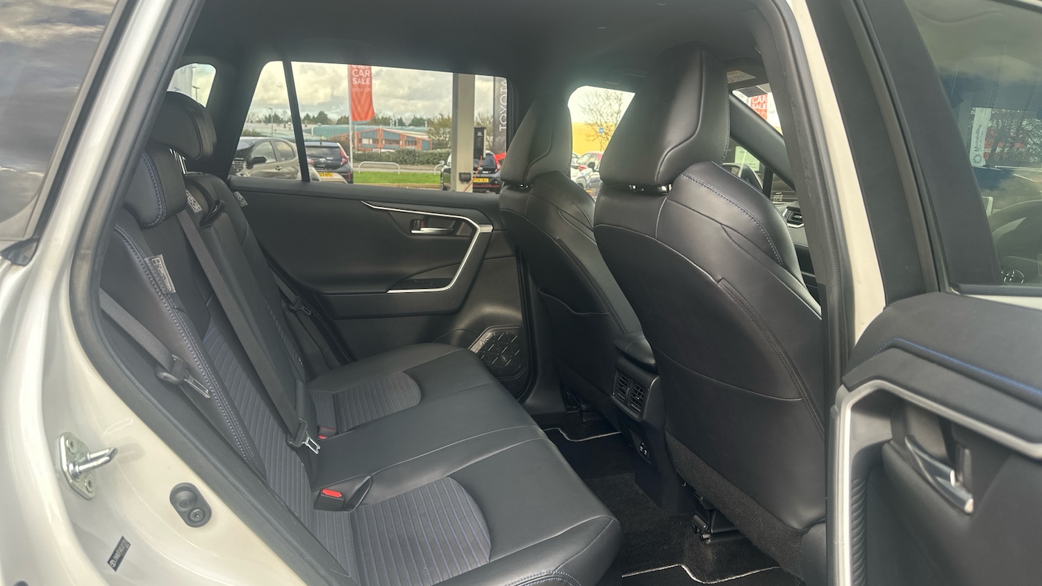 Used Toyota RAV4 2019 for sale - 76640801: Photo 12