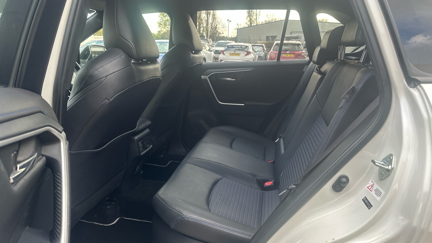 Used Toyota RAV4 2019 for sale - 76640801: Photo 13