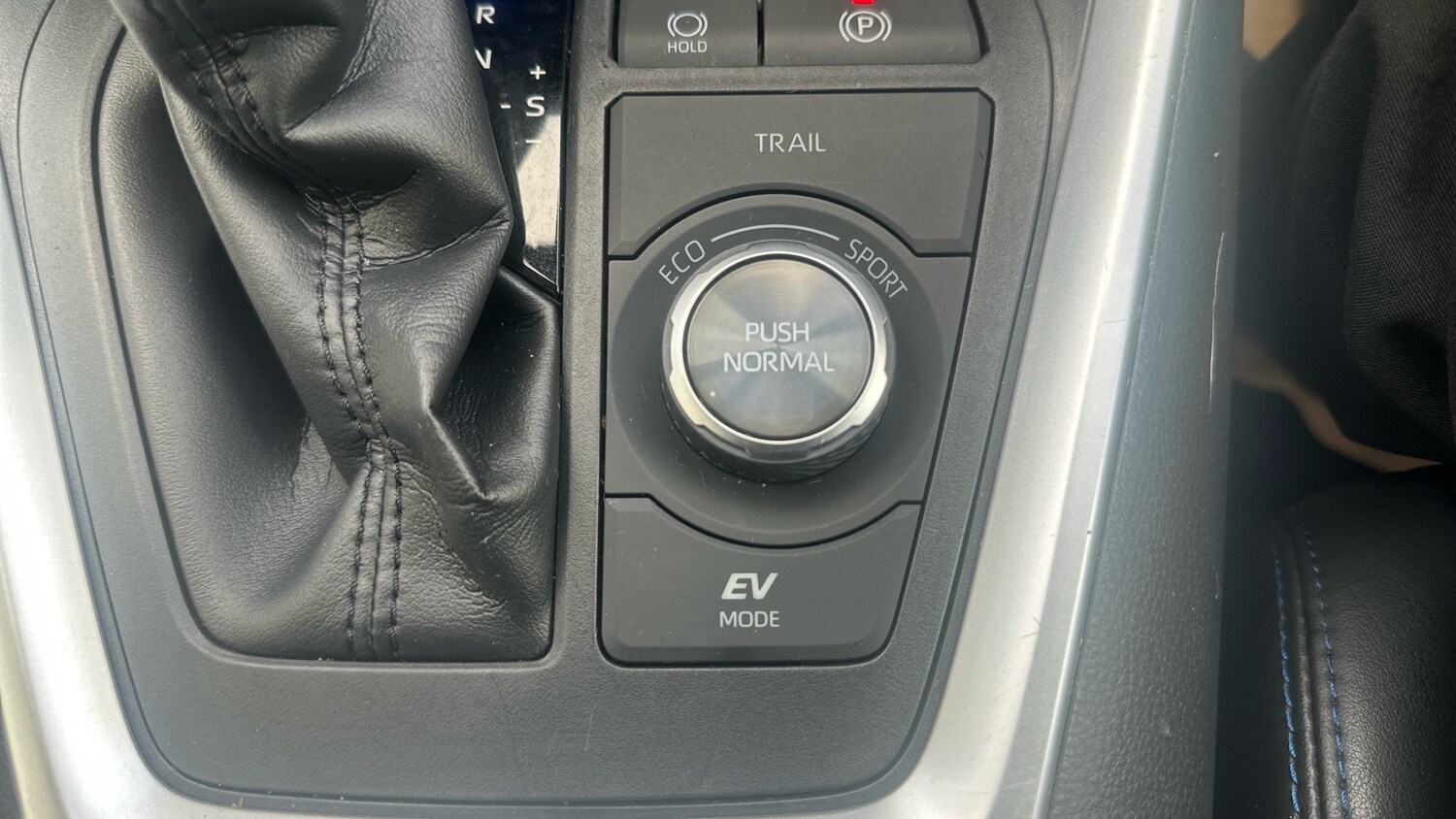 Used Toyota RAV4 2019 for sale - 76640801: Photo 29