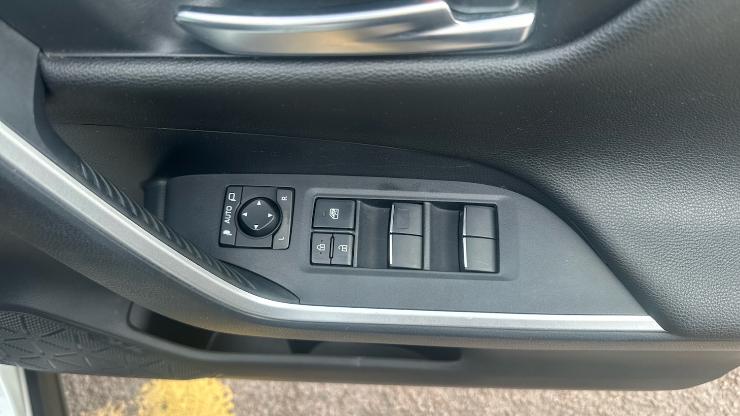 Used Toyota RAV4 2019 for sale - 76640801: Photo 32