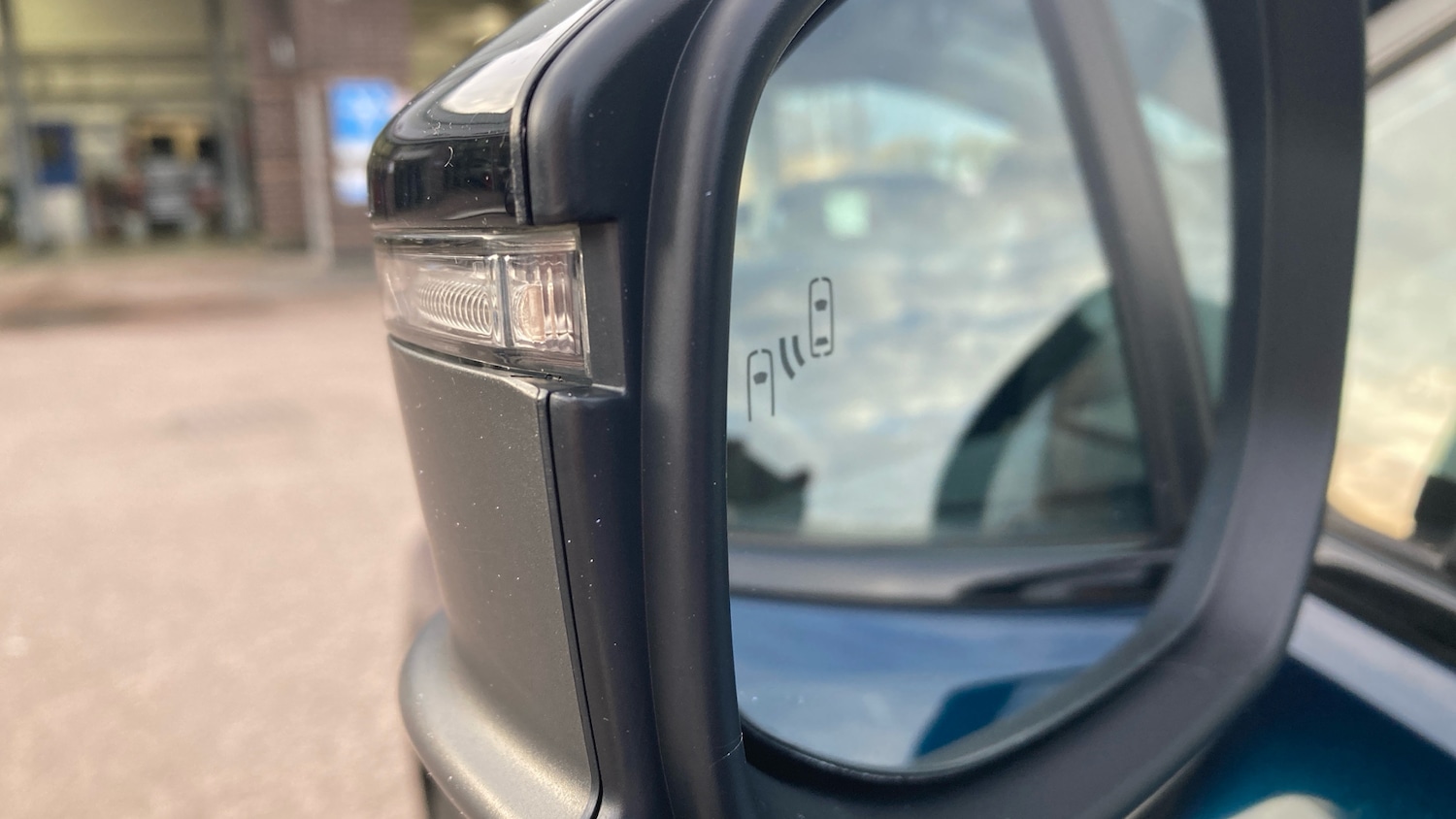 Used Toyota C-HR 2024 for sale - 76504895: Photo 32