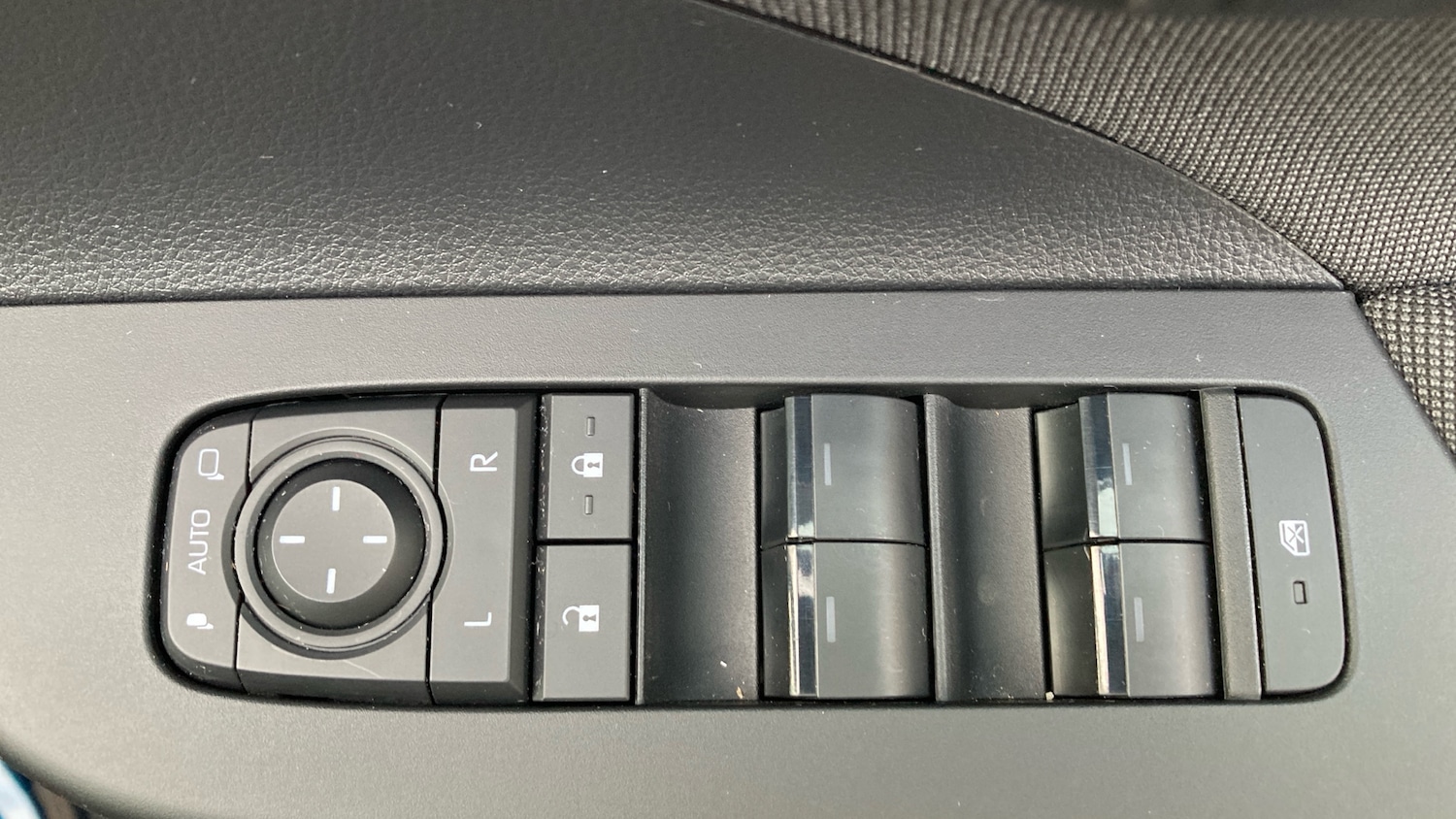 Used Toyota C-HR 2024 for sale - 76504895: Photo 35