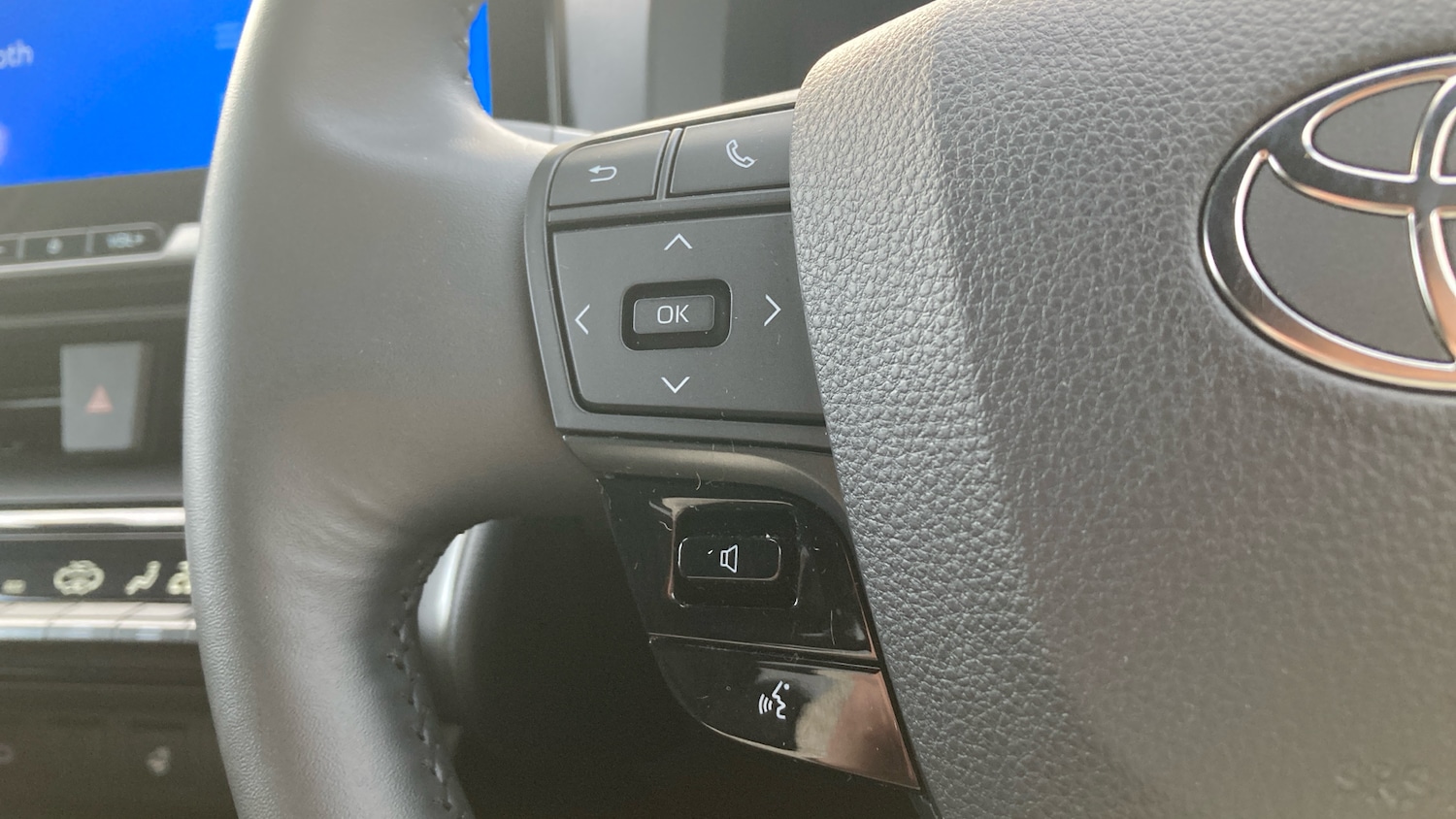 Used Toyota C-HR 2024 for sale - 76504895: Photo 39