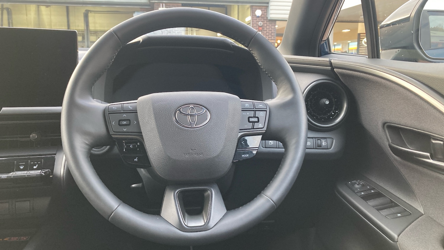 Used Toyota C-HR 2024 for sale - 76504895: Photo 8