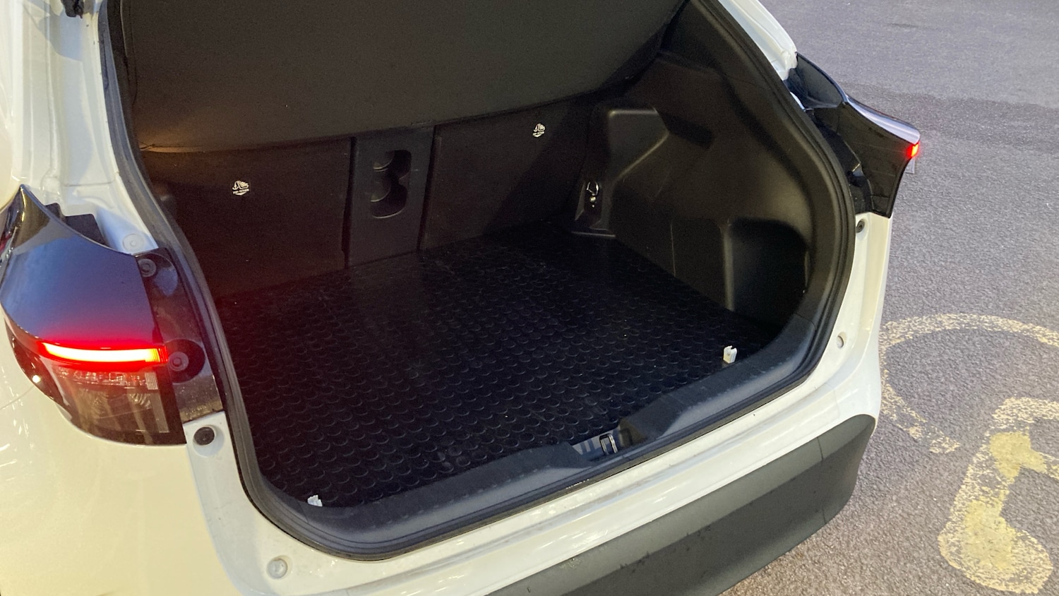 Used Toyota Yaris Cross 2021 for sale - 76480250: Photo 36