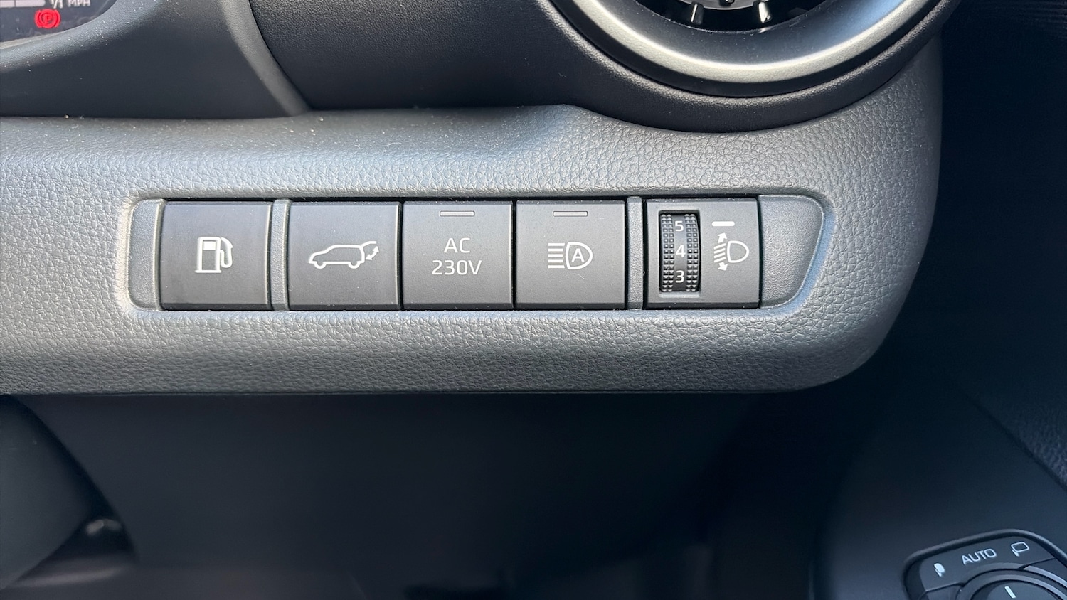 Used Toyota C-HR 2024 for sale - 77151858: Photo 48