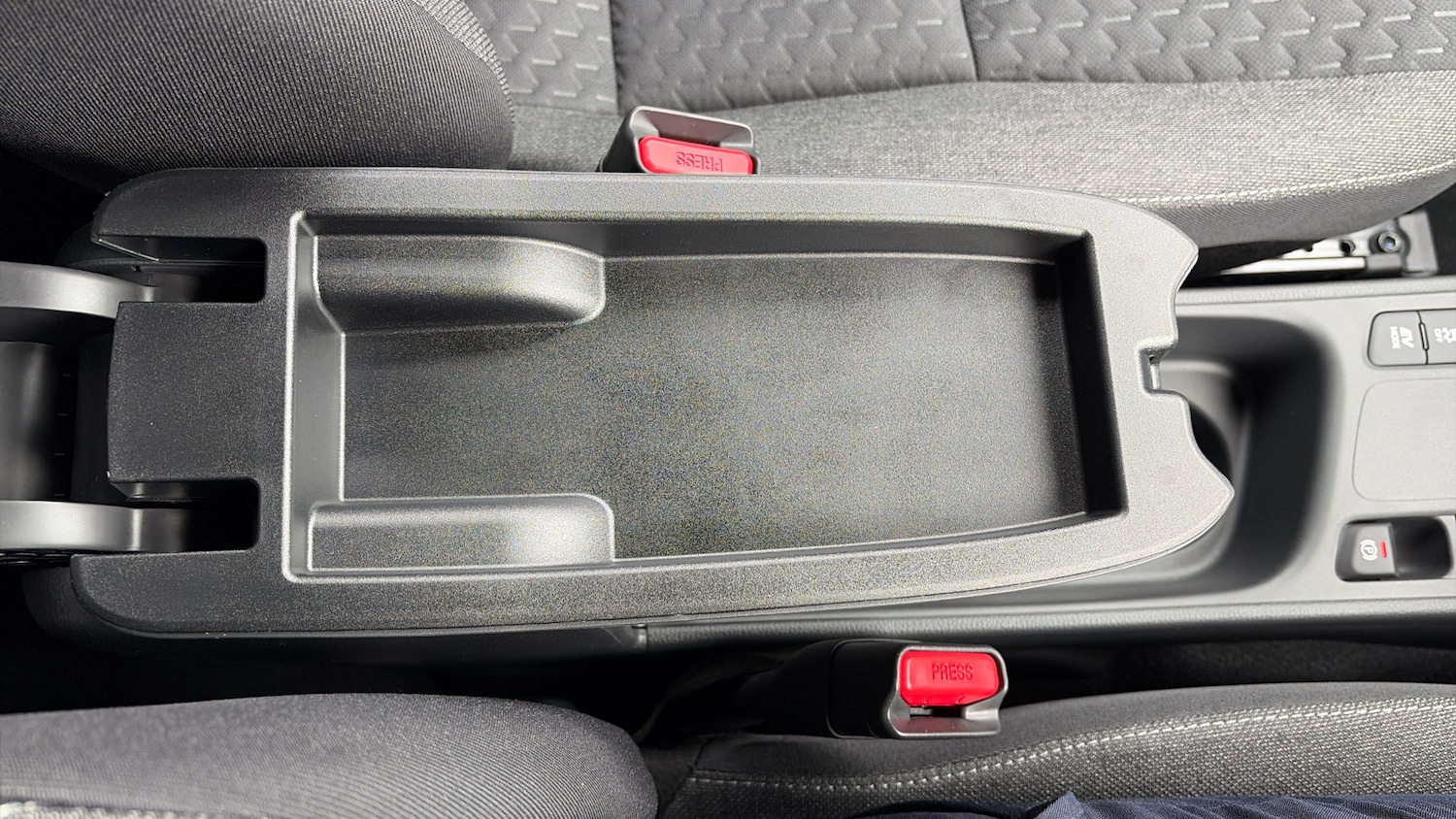 Used Toyota Yaris Cross 2025 for sale - 76579714: Photo 51