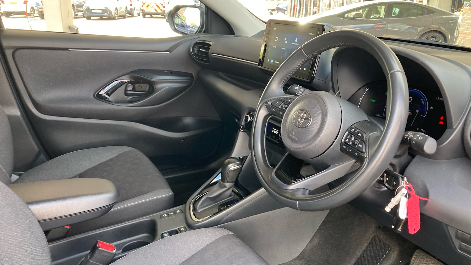 Used Toyota Yaris 2024 for sale - 75997261: Photo 11