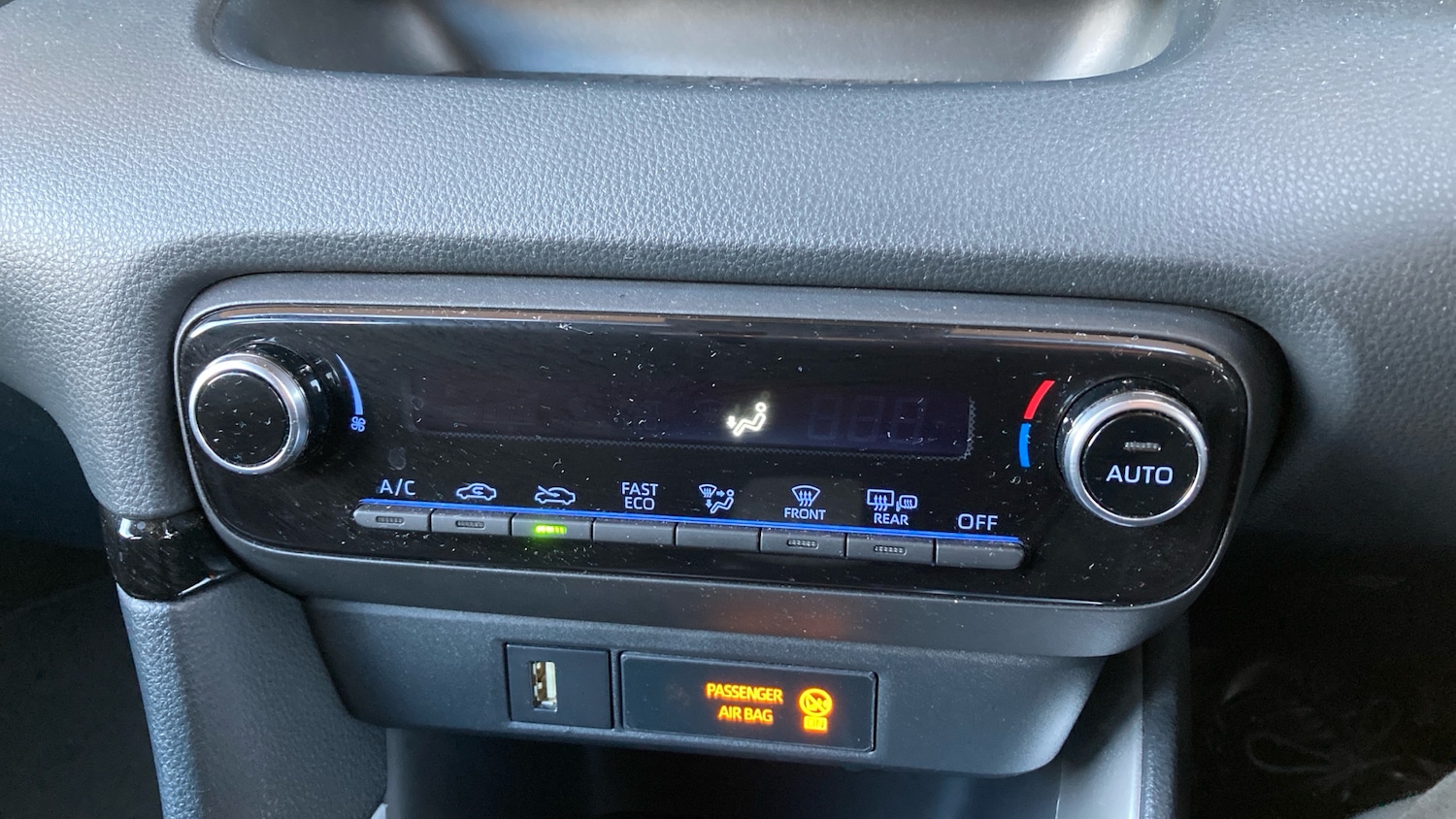 Used Toyota Yaris 2022 for sale - 76614672: Photo 23