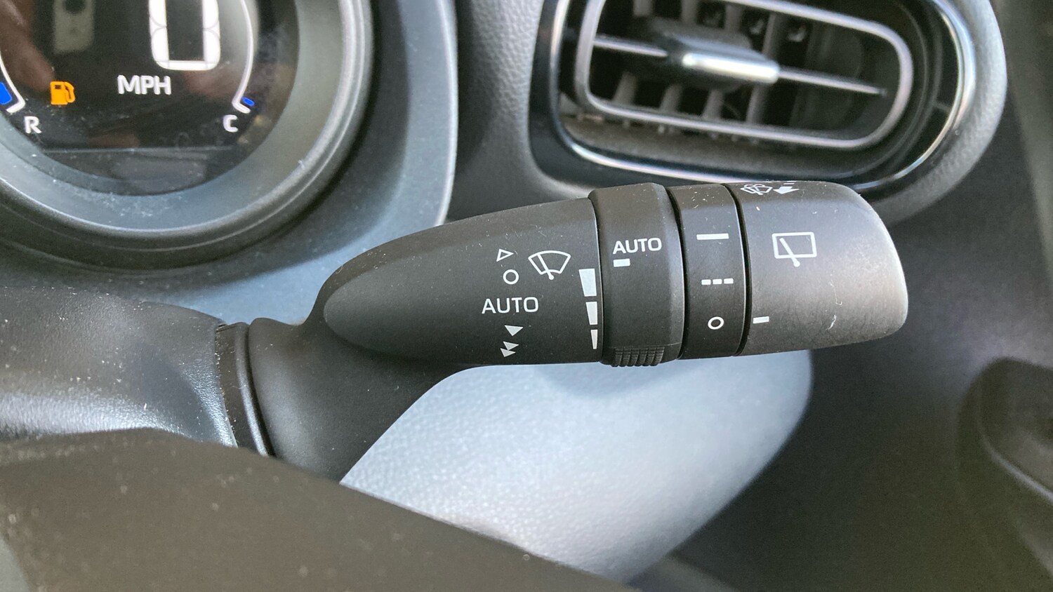 Used Toyota Yaris 2022 for sale - 76614672: Photo 28