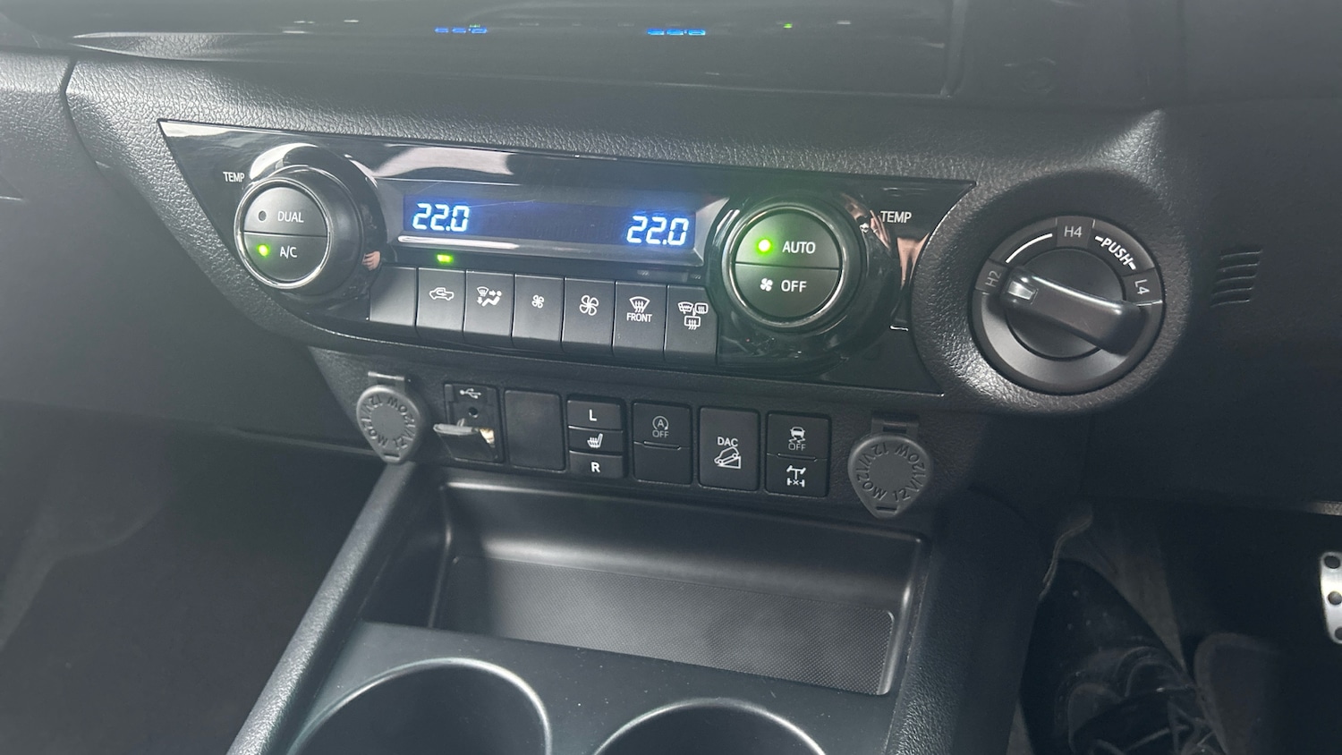 Used Toyota Hilux 2022 for sale - 77208848: Photo 46