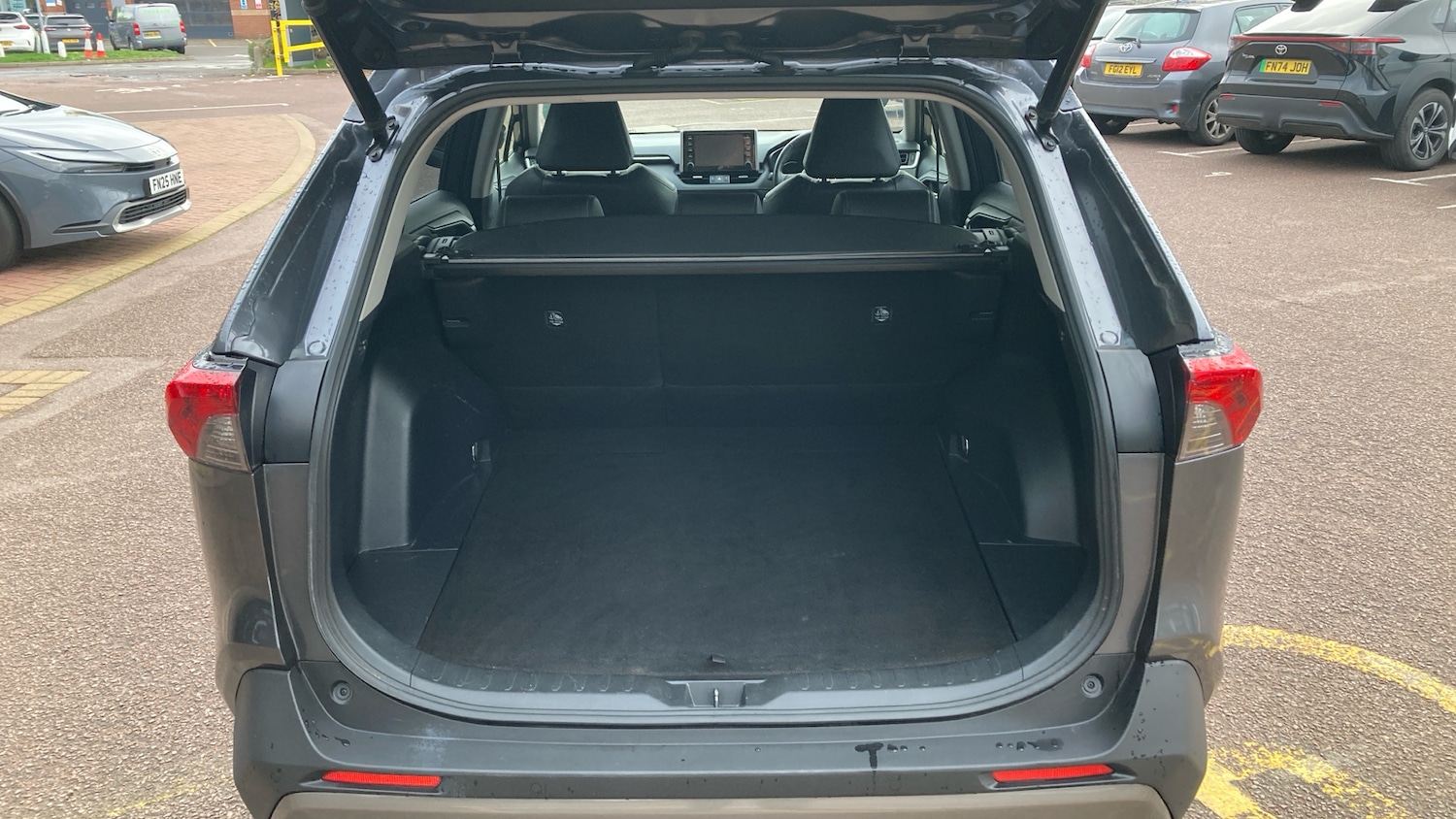 Used Toyota RAV4 2021 for sale - 76302910: Photo 14