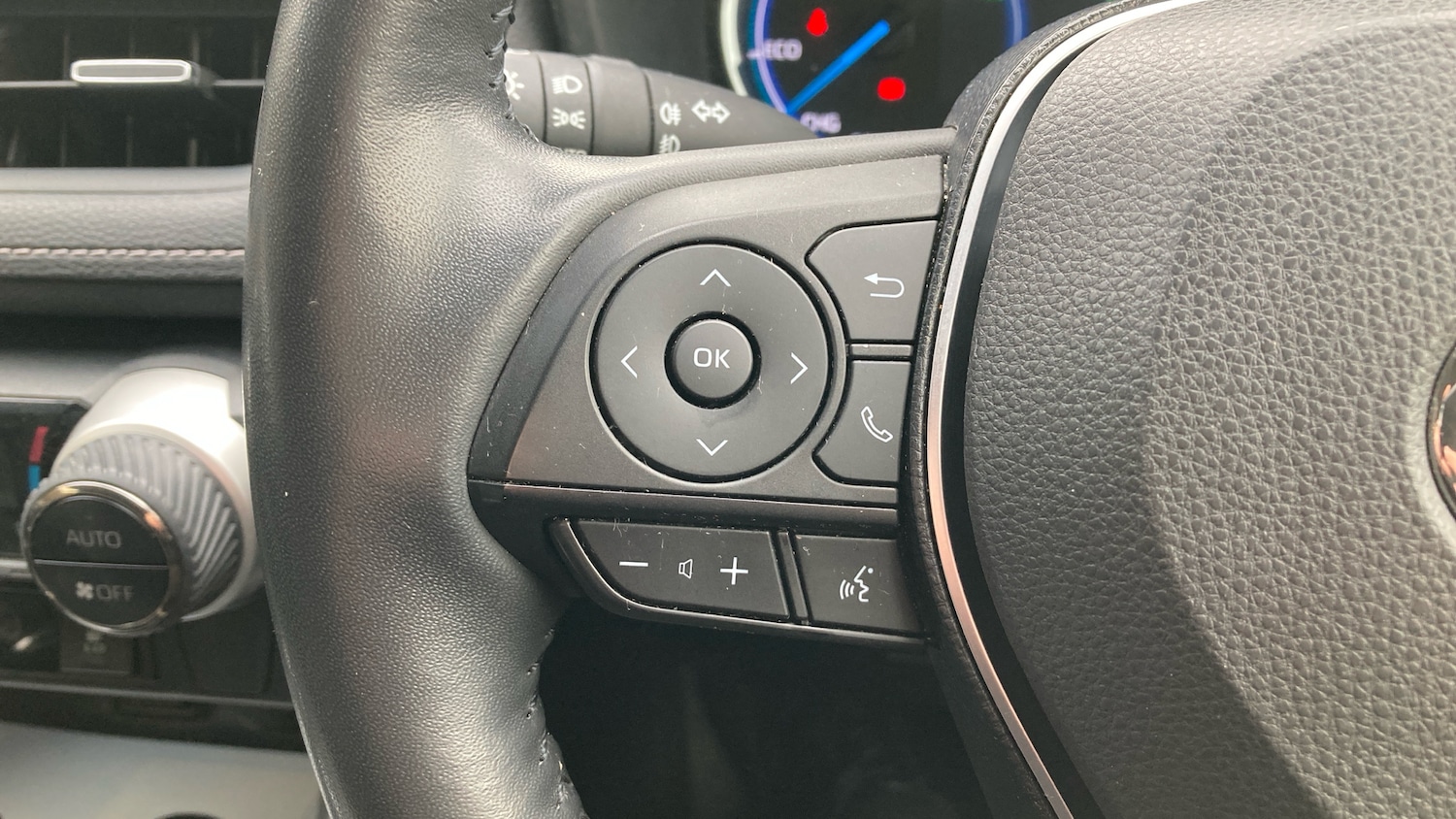 Used Toyota RAV4 2021 for sale - 76302910: Photo 26