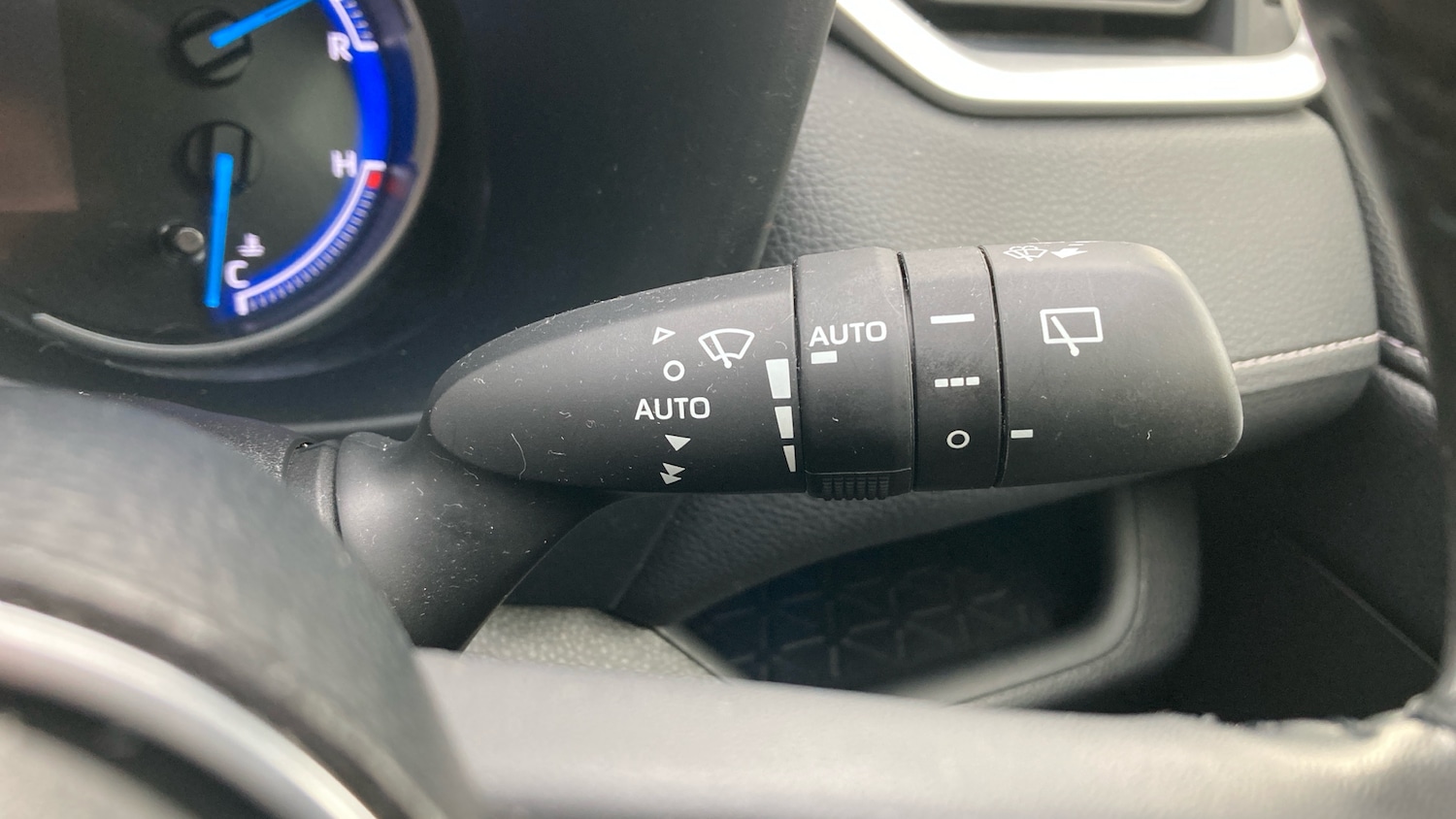 Used Toyota RAV4 2021 for sale - 76302910: Photo 29