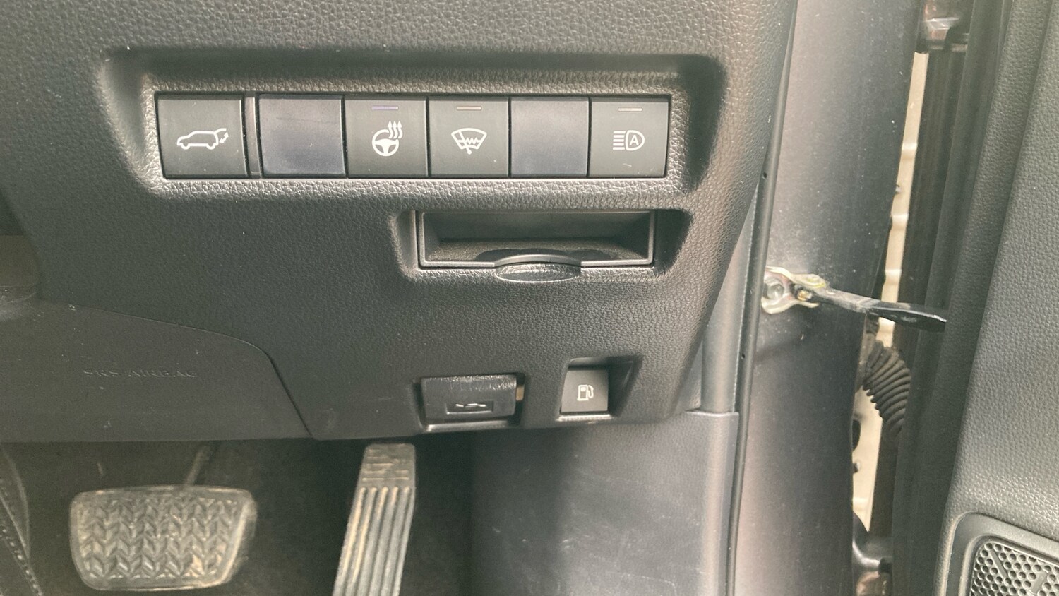 Used Toyota RAV4 2021 for sale - 76302910: Photo 30