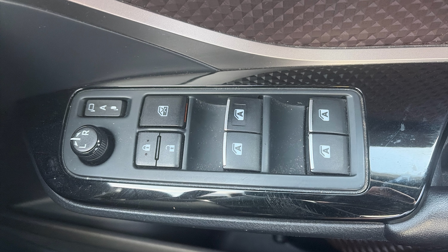 Used Toyota C-HR 2018 for sale - 76302915: Photo 46