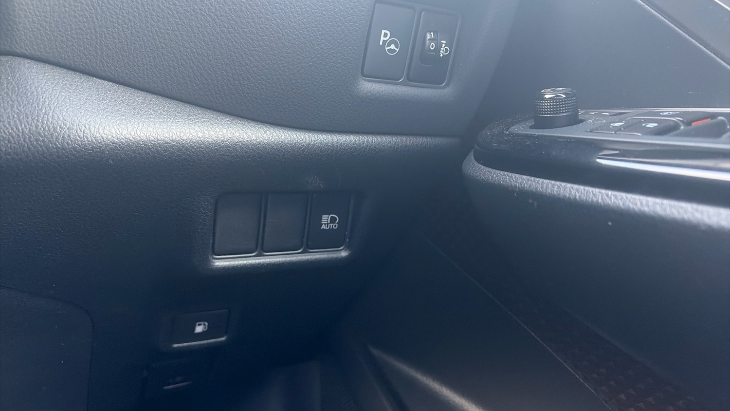 Used Toyota C-HR 2018 for sale - 76302915: Photo 47