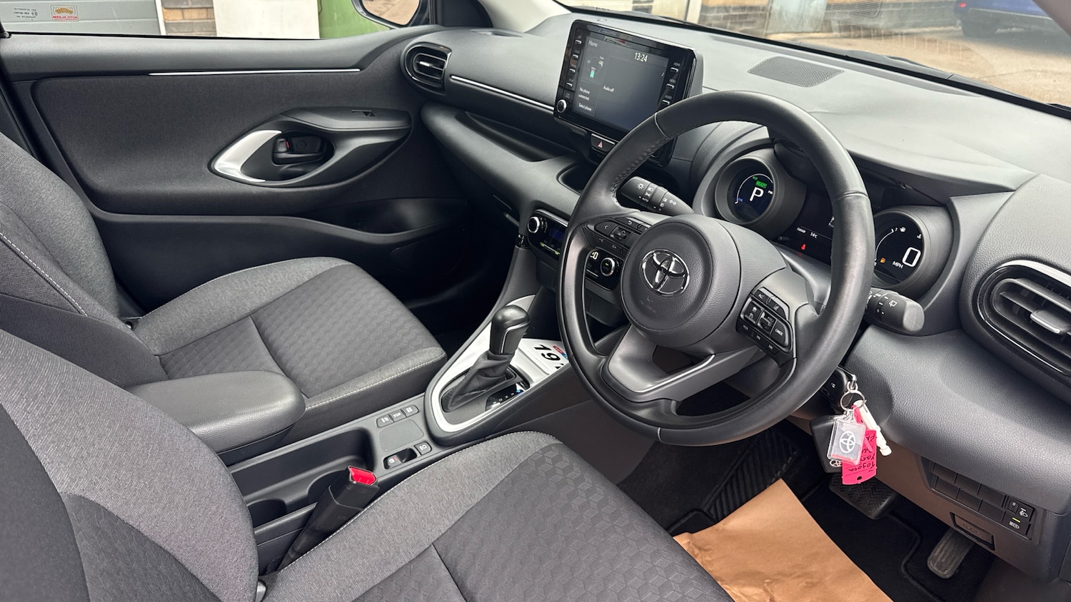 Used Toyota Yaris 2022 for sale - 76477128: Photo 11