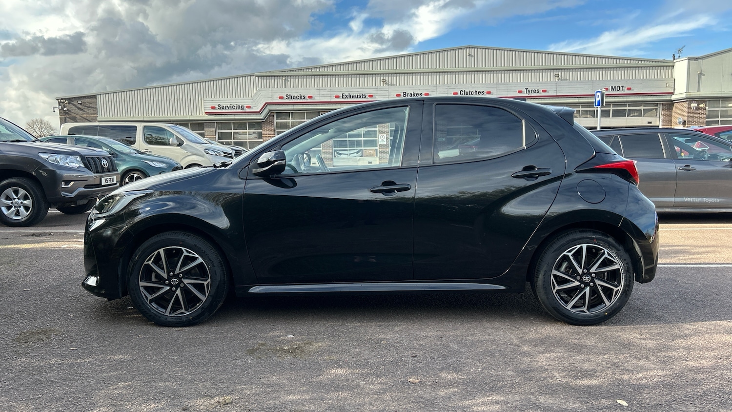 Used Toyota Yaris 2022 for sale - 76366884: Photo 17