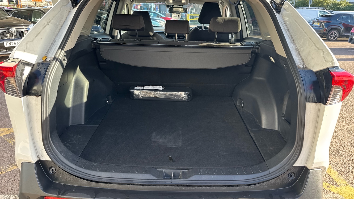 Used Toyota RAV4 2022 for sale - 76640769: Photo 14