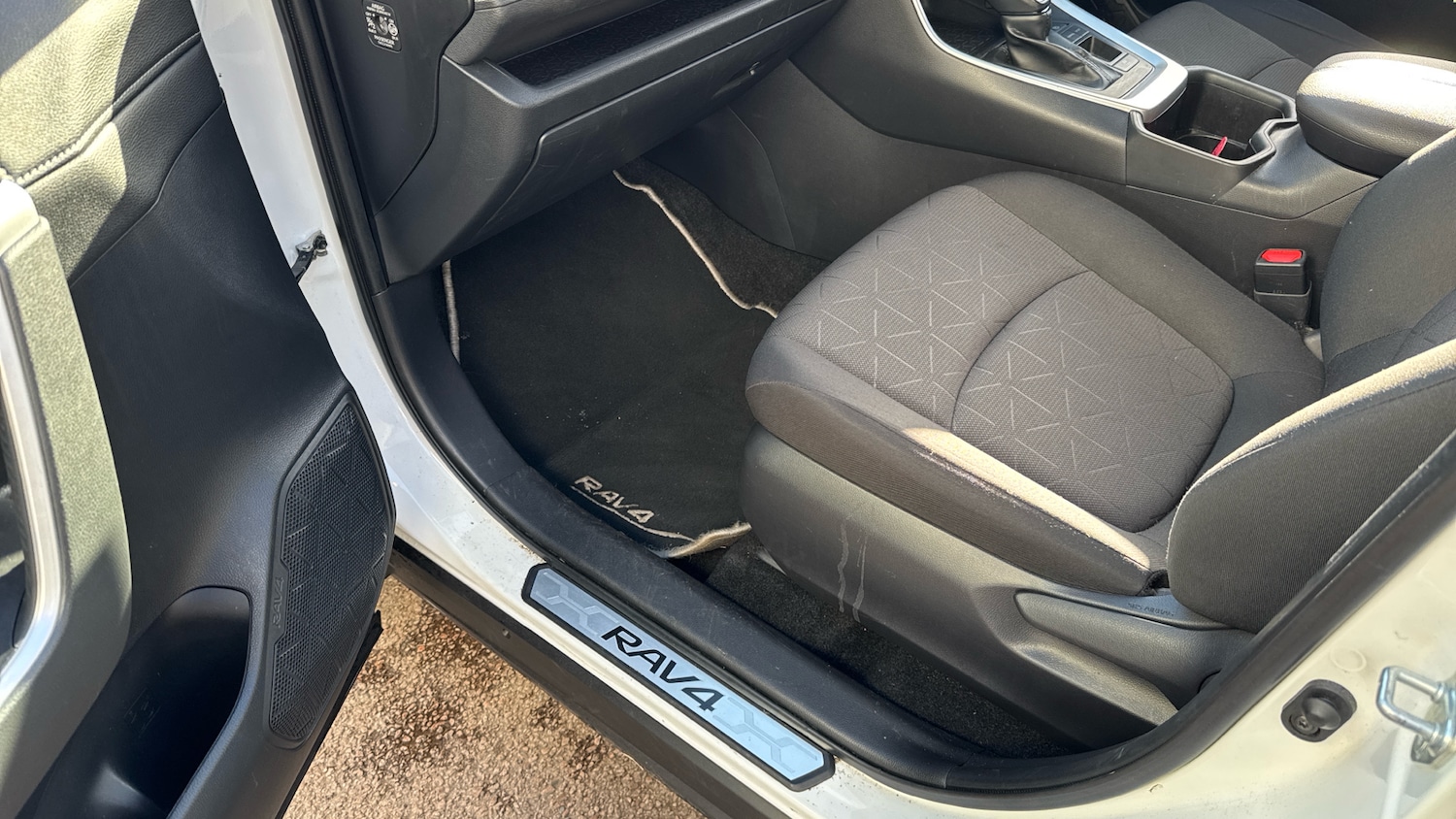 Used Toyota RAV4 2022 for sale - 76640769: Photo 39