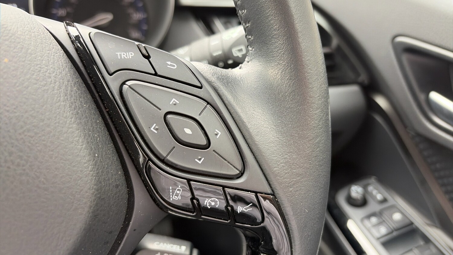 Used Toyota C-HR 2023 for sale - 78161795: Photo 32