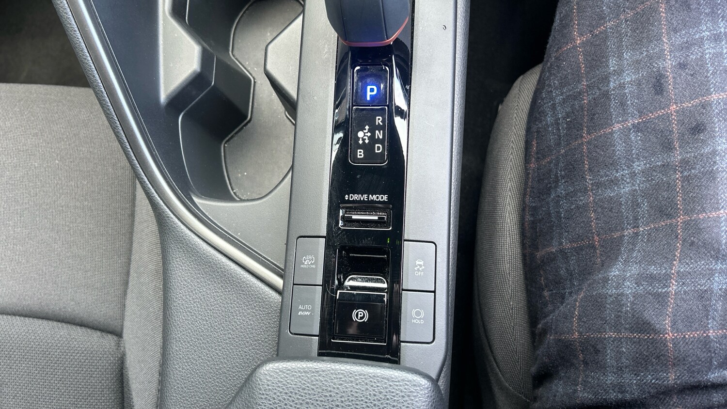 Used Toyota C-HR 2024 for sale - 78152856: Photo 42