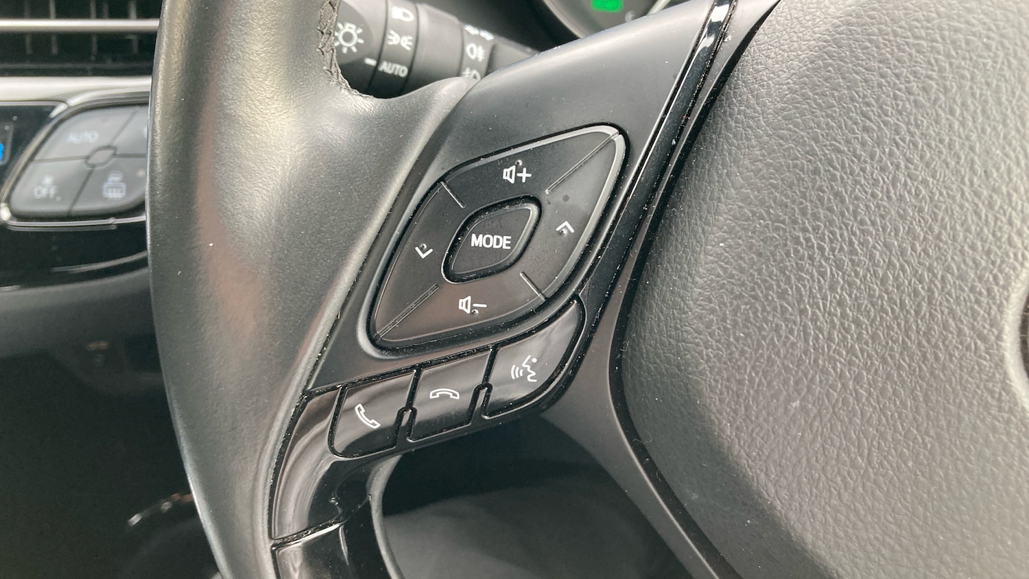 Used Toyota C-HR 2019 for sale - 76209261: Photo 25