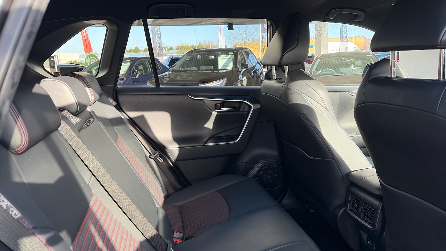 Used Toyota RAV4 2022 for sale - 77013682: Photo 12