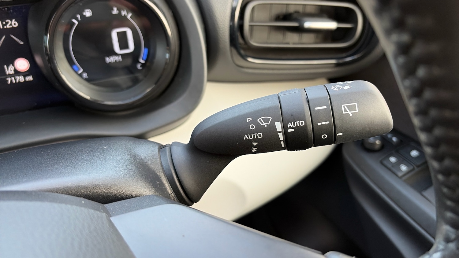 Used Toyota Yaris 2024 for sale - 77118418: Photo 50