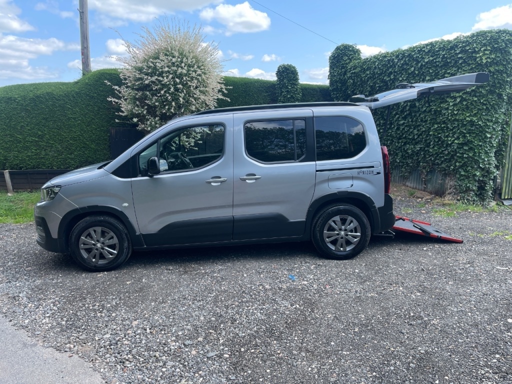 Used Peugeot Rifter 2023 for sale - 76345088: Photo 4