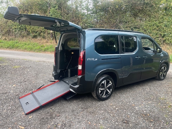 Used Peugeot Rifter 2024 for sale - 76209958: Photo 1
