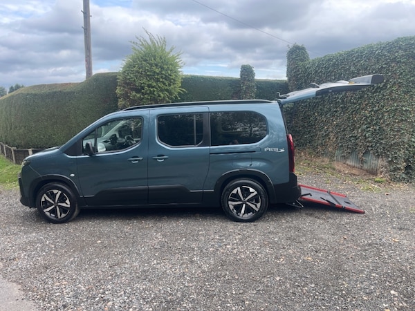 Used Peugeot Rifter 2024 for sale - 76209958: Photo 4