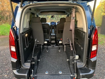 2021 - 1.2 PureTech 130 Allure Premium 5dr AUTOMATIC WHEELCHAIR ACCESSIBLE VEHICLE