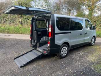 2023 - SL28 Blue dCi 110 Business WHEELCHAIR ACCESSIBLE VEHICLE 5 SEATS 5-Door