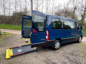 2023 - SL28dCi 135 Business+ WHEELCHAIR ACCESSIBLE VEHICLE 4 SEATS 5-Door