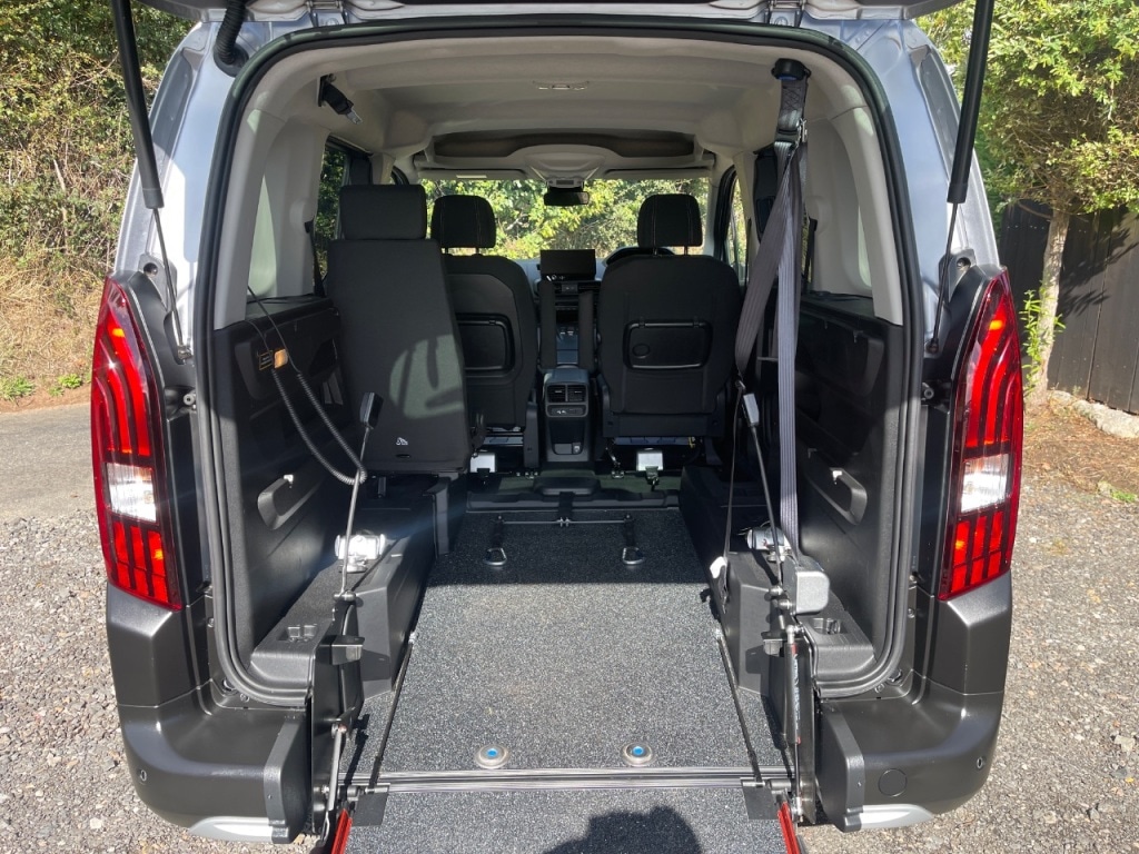 Used Peugeot Rifter 2024 for sale - 77931511: Photo 2