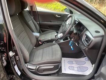 Used Kia Stonic 2018 for sale - 76028834: Photo 4