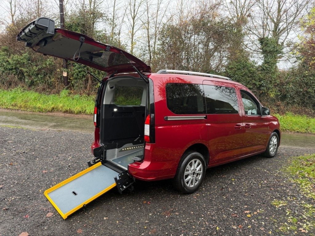 Used Ford Tourneo Connect 2024 for sale - 76863128: Photo 1