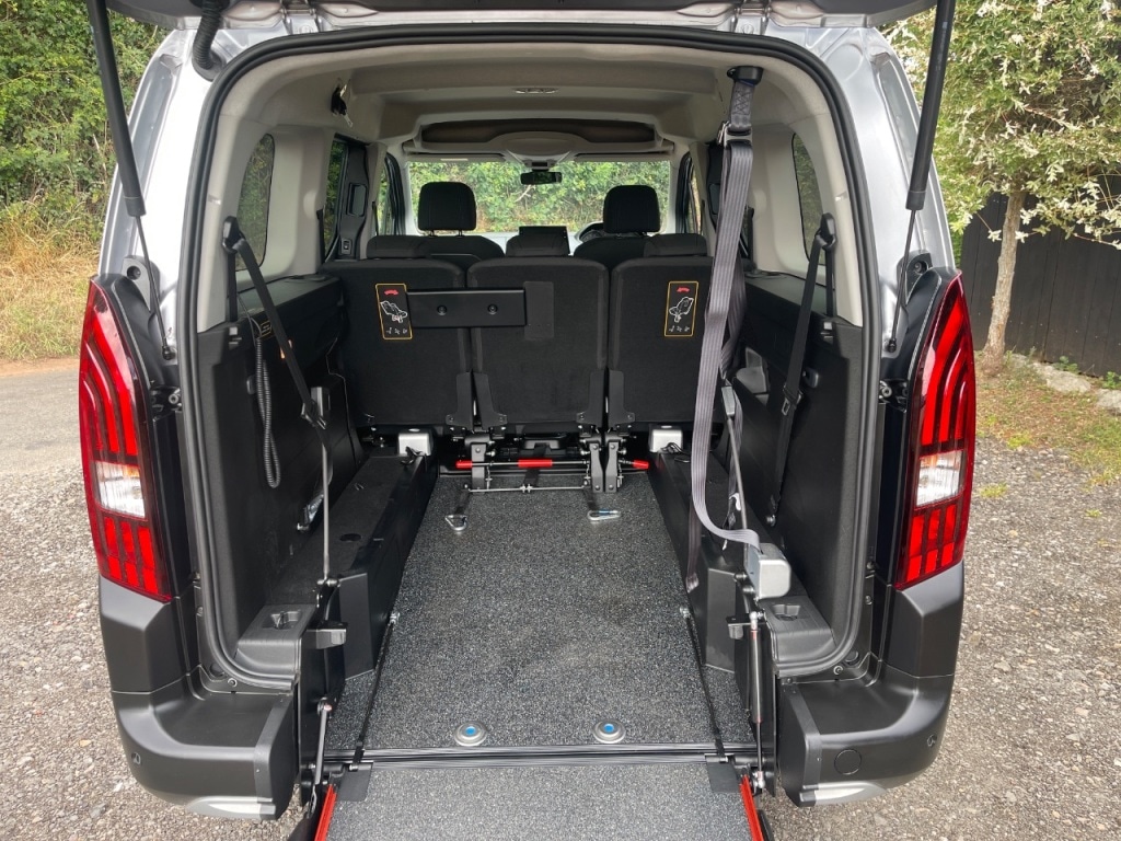 Used Peugeot Rifter 2024 for sale - 77931513: Photo 2