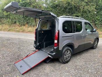 2022 - RIFTER HORIZON RE AUTO WHEELCHAIR ACCESSIBLE VEHICLE 3 SEATS 5-Door