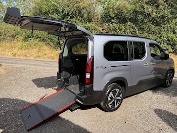 Used Peugeot Rifter 2024 for sale - 79492408: Photo