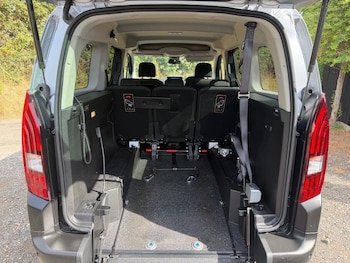 Used Peugeot Rifter 2024 for sale - 79492408: Photo