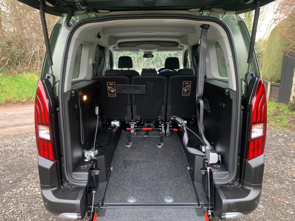 Used Peugeot Rifter 2024 for sale - 77368145: Photo 2