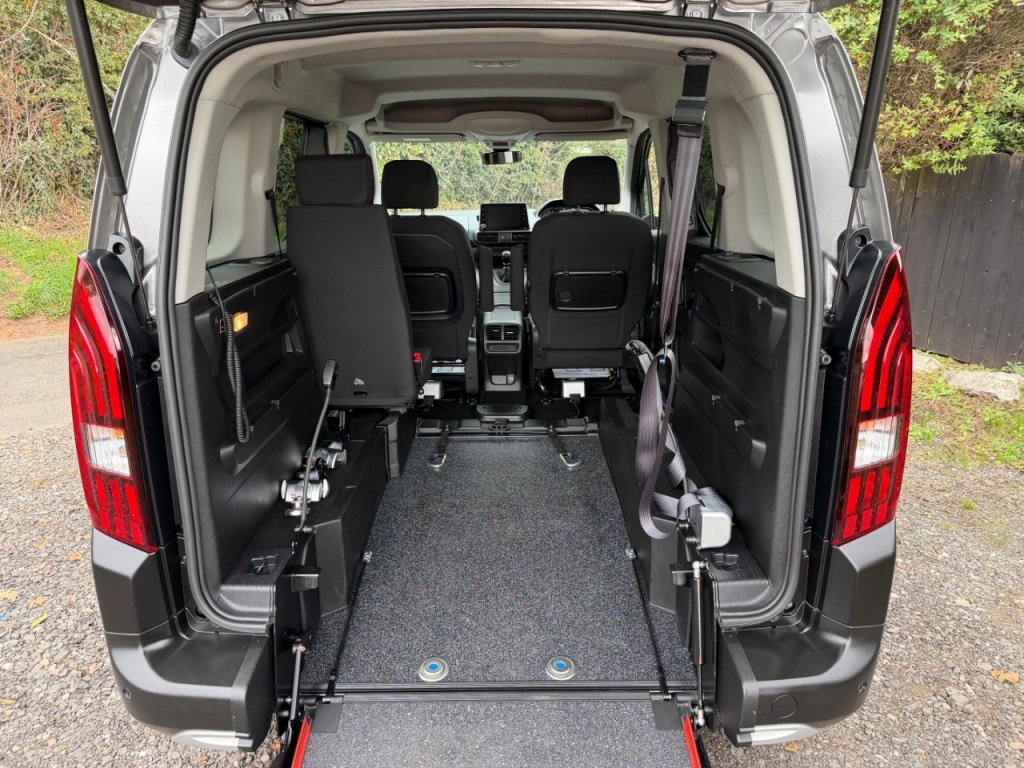 Used Peugeot Rifter 2024 for sale - 77931512: Photo 2