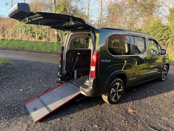 2025 - 1.5 BlueHDi 130 Allure 5dr AUTOMATIC WHEELCHAIR ACCESSIBLE VEHICLE 3 SEATS