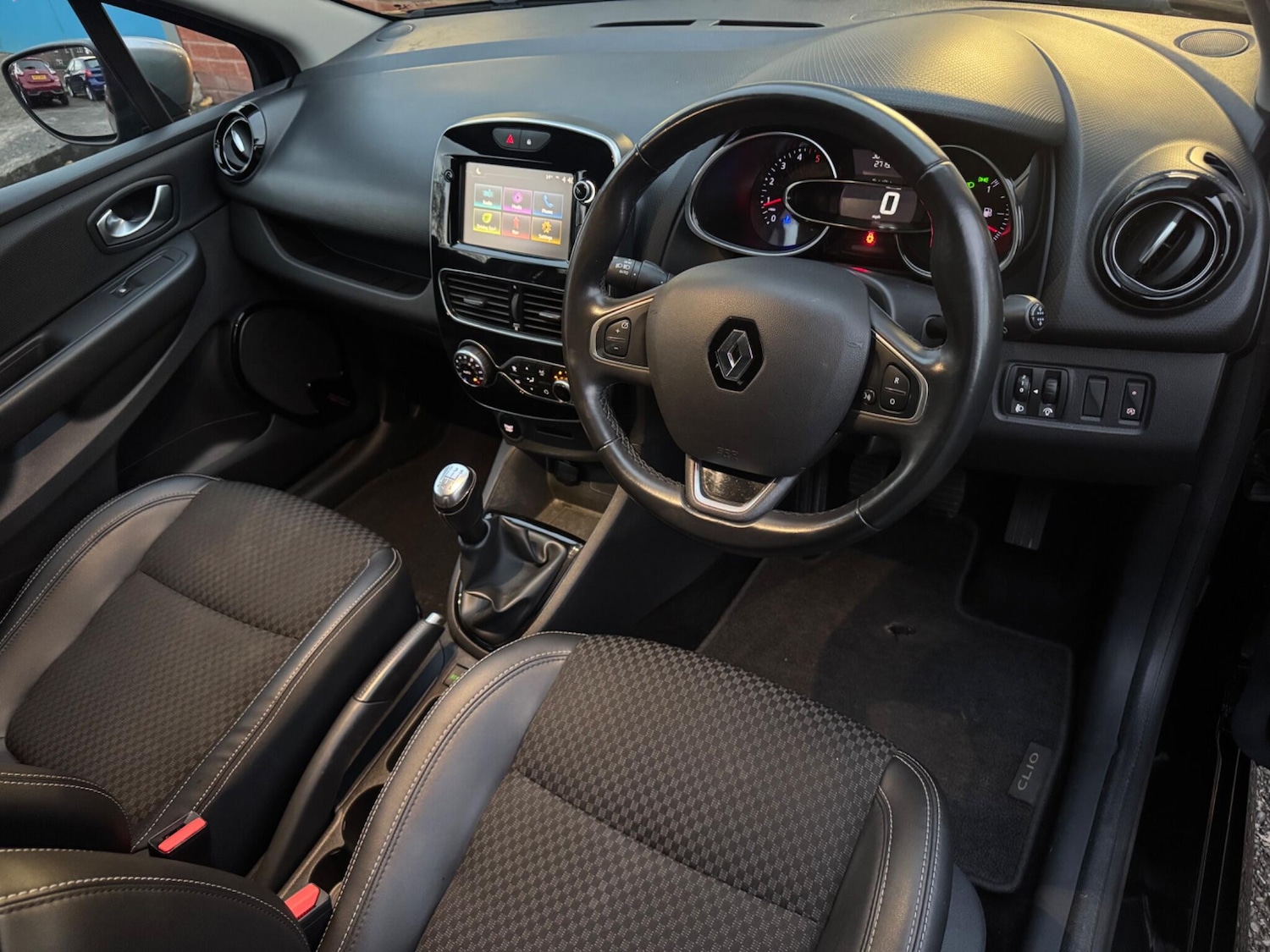 Used Renault Clio 2018 for sale - 76484615: Photo 12