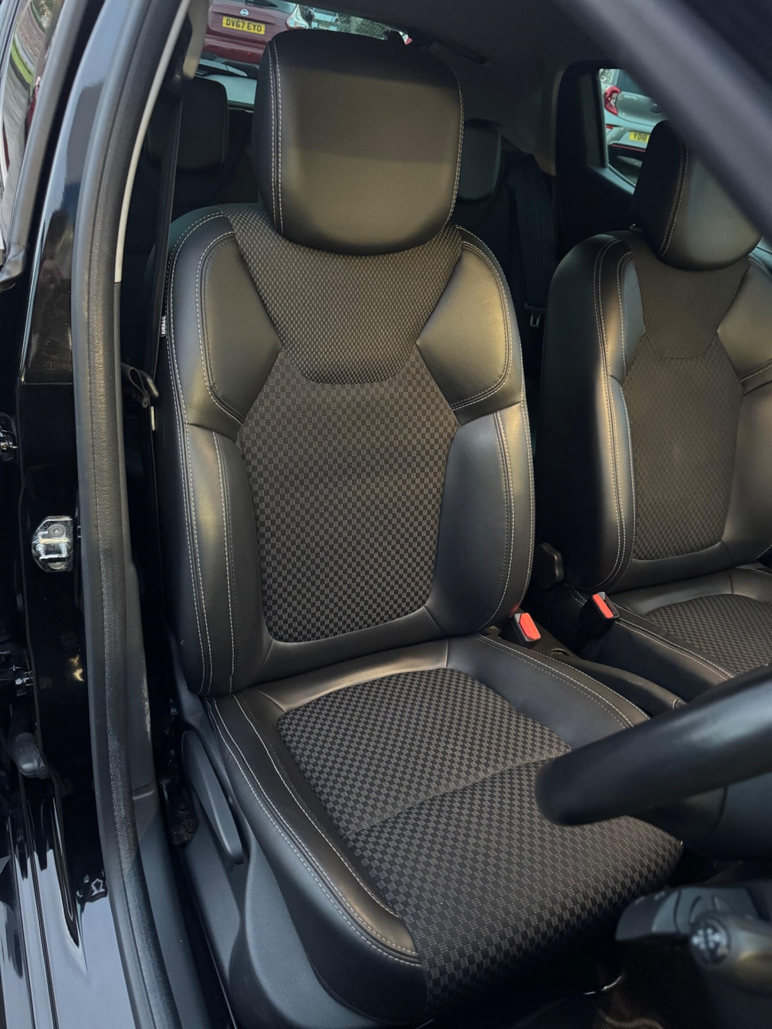 Used Renault Clio 2018 for sale - 76484615: Photo 13